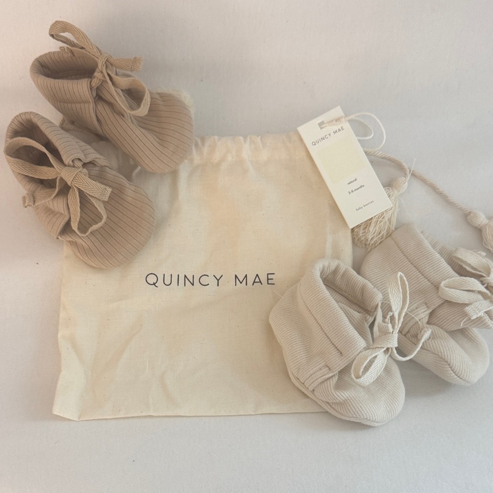 Quincy Mae Baby Ribbed Booties in Beige and Cream